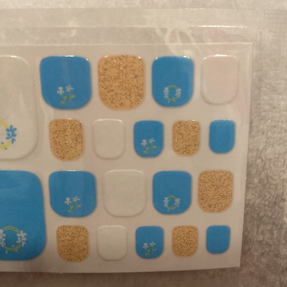 🆕Toe Nail Wraps- Summer Wreaths w/ gold glitter (blue,white&yellow) Design - Picture 2 of 4